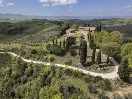 Vendita Azienda agricola VAL D'ORCIA: NEL PRESTIGIOSO TERRITORIO DI MONTALCINO (SI). Vendesi, in una posizione di assoluto...